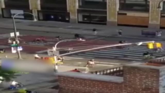 تصاویری از تظاهرات دوچرخه سواران در منهتن نیویورک فیلم تصاویری از تظاهرات دوچرخه سواران در منهتن نیویورک